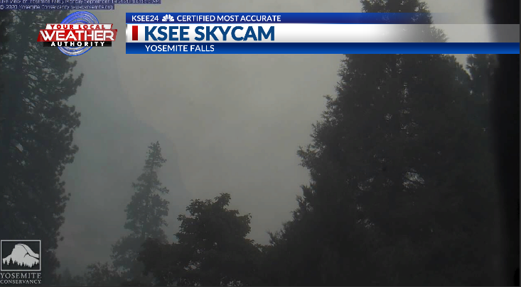 ReubenKSEE24's tweet photo. #NOW Dense smoke and poor air quality impacting Sierra and Foothill communities. #BadgerPass #Yosemite #YosemiteFalls #BassLake #CreekFire #LakeKaweah #SQFComplexFire @KSEE24 https://t.co/M5kXzueaZI