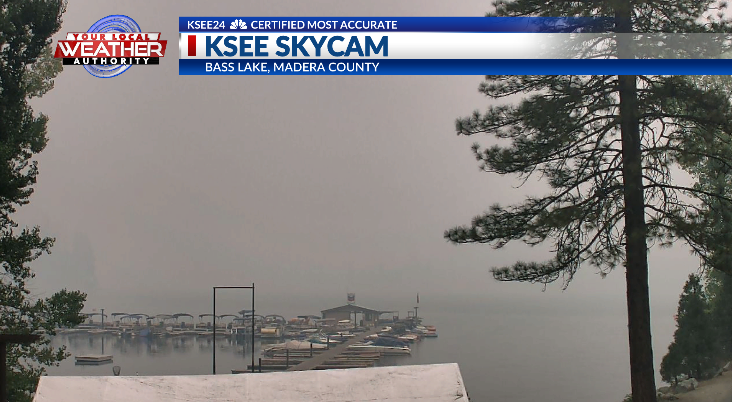 ReubenKSEE24's tweet photo. #NOW Dense smoke and poor air quality impacting Sierra and Foothill communities. #BadgerPass #Yosemite #YosemiteFalls #BassLake #CreekFire #LakeKaweah #SQFComplexFire @KSEE24 https://t.co/M5kXzueaZI