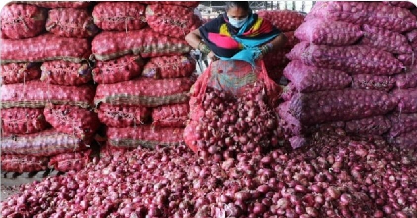 Debargha2's tweet photo. The Government banned the export of all kind of #Onion with immediate effect.
This Year's Only For Ban 😀 
News Source 
https://t.co/HlkxLHFNdr 
#Onion #OnionExportBan https://t.co/cdLRXsm26C