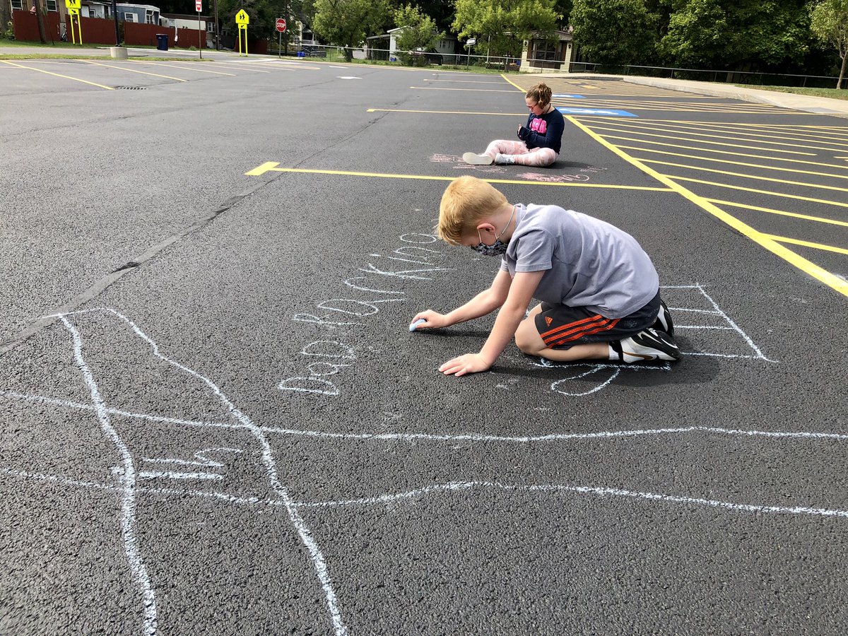 ECSPrincipalSF's tweet photo. Mr. Major’s class is decorating our new back parking lot with beautiful artwork. Thank you! #SFCSDProud @rmajor249 https://t.co/tA3L2pVldY