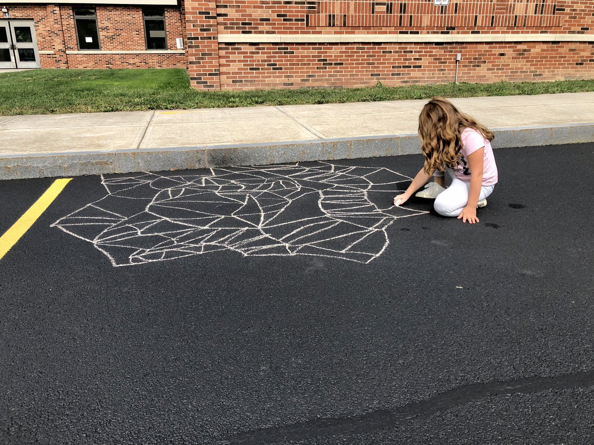 ECSPrincipalSF's tweet photo. Mr. Major’s class is decorating our new back parking lot with beautiful artwork. Thank you! #SFCSDProud @rmajor249 https://t.co/tA3L2pVldY