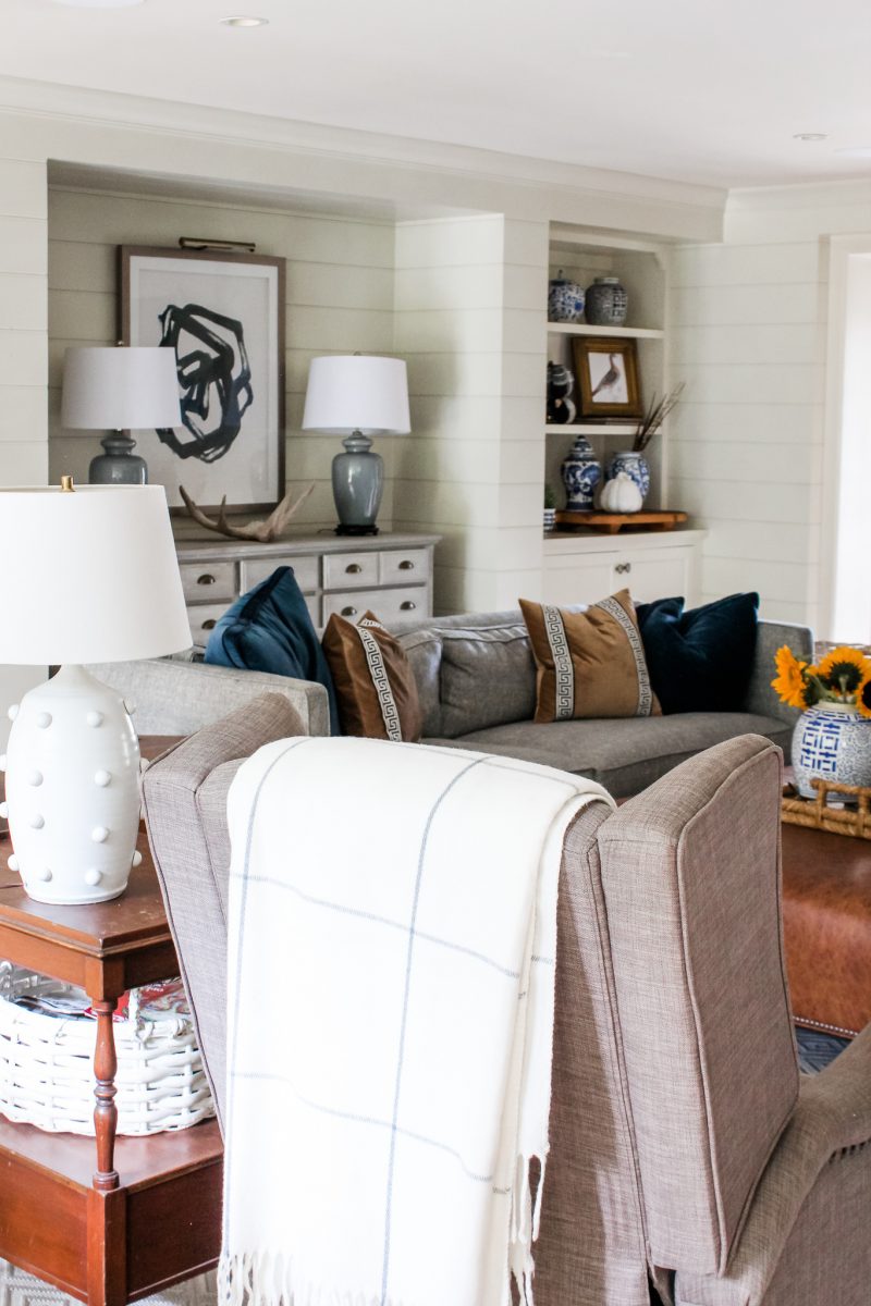 Heather at <a href="/SSOM_Heather/">SouthernStateOfMind</a> is sharing her beautifully decorated home for fall, starting at her amazing front door! Click here for more ... southernstateofmindblog.com/2020-early-fal…