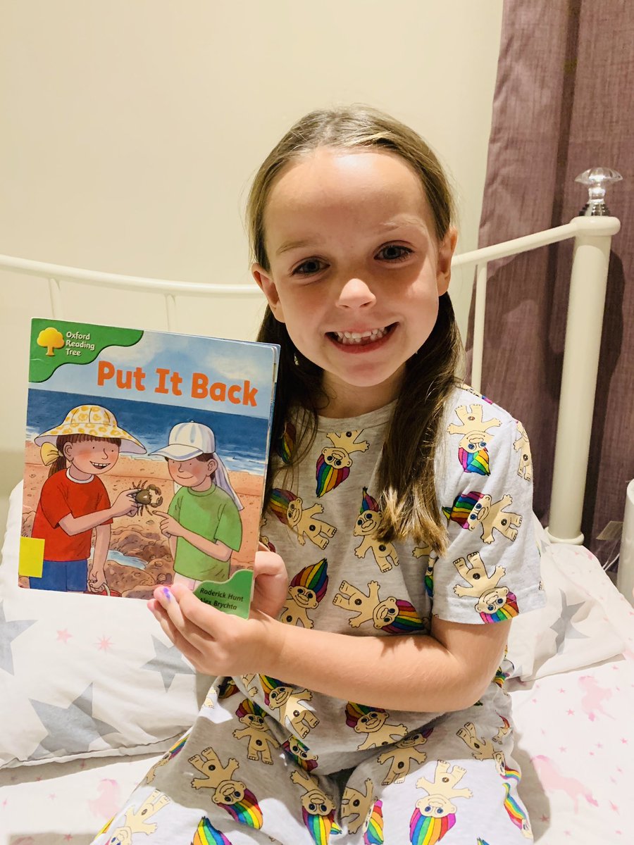 EmilyTaylor180's tweet photo. Georgia loved reading her book tonight she did really well @FRISroom5  📚 https://t.co/K1Ij86RSAd
