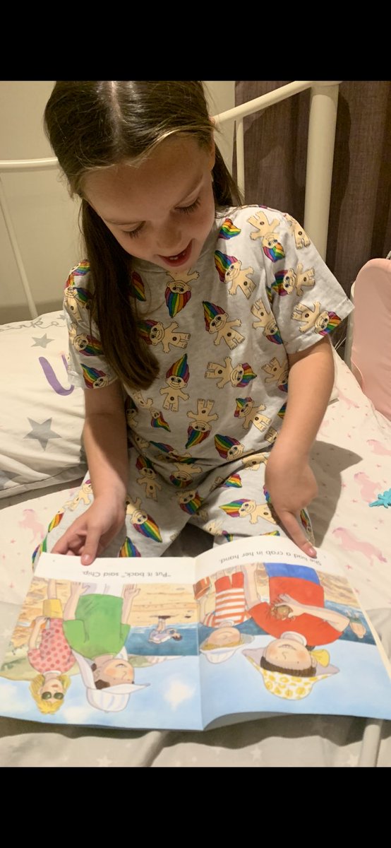 EmilyTaylor180's tweet photo. Georgia loved reading her book tonight she did really well @FRISroom5  📚 https://t.co/K1Ij86RSAd