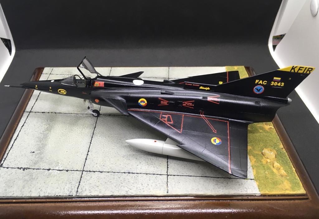 IPMSGUAYAQUIL's tweet photo. Kfir C2 Fuerza Aérea Colombiana 🇨🇴 Black Kfir #kfir 1/72 #fuerzaaereacolombiana Escala #avionesaescala #kfirc2 #scaleaircraft #plasticmodel #scalemodel #plastickit #maqueta #aircraftkit #modelkit #modeloaescala #scalemodelsworld #modelaircraft #plasticmodelworld https://t.co/mliRXWU78k