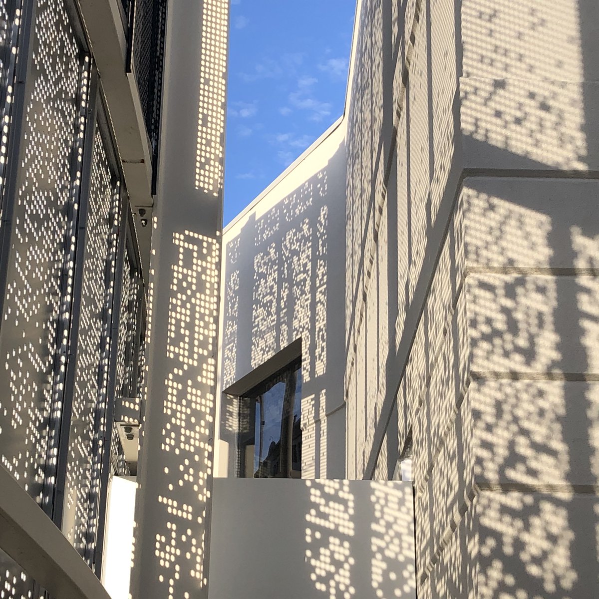JPTArchitects's tweet photo. The Windsor-Detroit Tunnel Duty Free Renovation was a challenging and inspiring project for our firm to work on. One of the main features of this project was the perforated metal panel facade. Here is a look at the facade and the play of light and shadow. @WindsorTunnel https://t.co/X6gl24U1FE