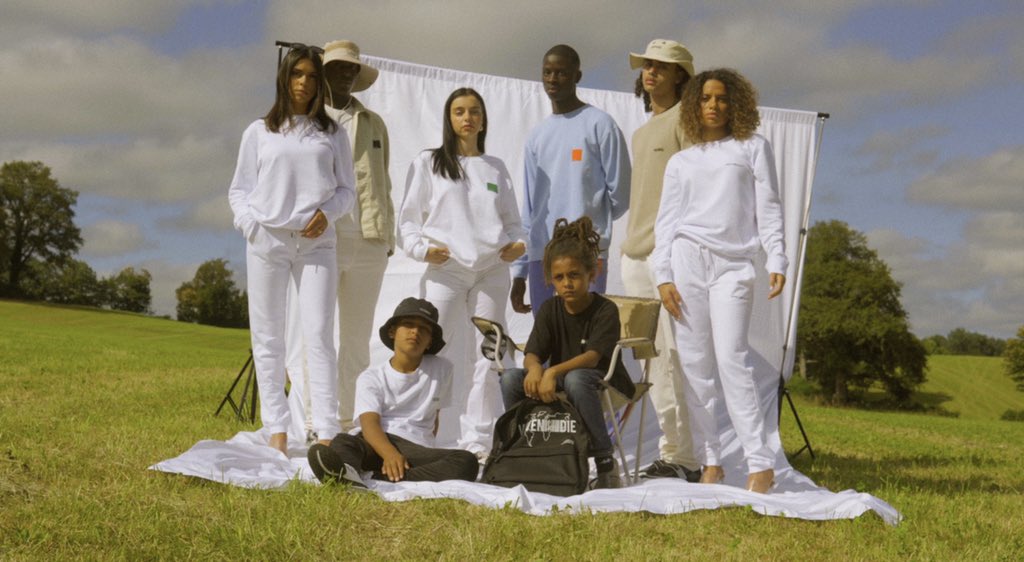 serenade_corp's tweet photo. @CaminoTV On se connecte ! 🔌
——  On est des Visual Artist ——
On fait de la DA, Réalisation, Design &amp; Communication. On a un univers assez particulier et mystérieux. 
s/o à tout ceux qui donneront de la force ❤️🙏🏽 https://t.co/9XyJL2bAto