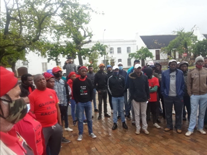 EFF Western Cape Provincial Chair, Cmsr Melikhaya Xego addressing EFF members just outside the Stellenbosch Magistrate’s Court earlier today.  The case has been postponed until 2 October.