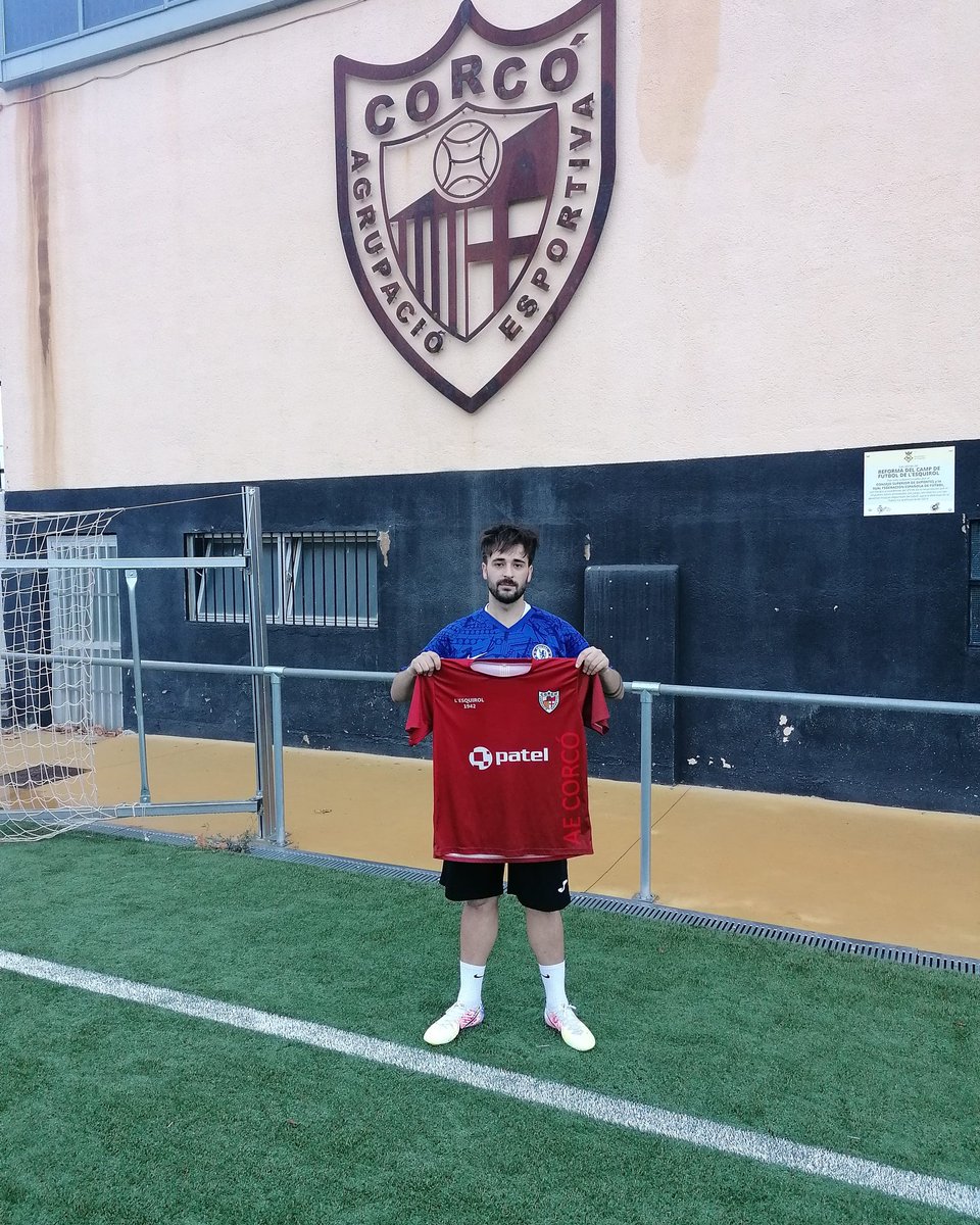 CORCO_AE's tweet photo. FITXATGE! En POL GÓMEZ ha convençut al staff tècnic i es converteix en nou jugador del primer equip. La temporada passada no jugava a cap equip però va jugar en el passat amb el @cerodadeter i el @aecmanlleu https://t.co/X980NWyF5n