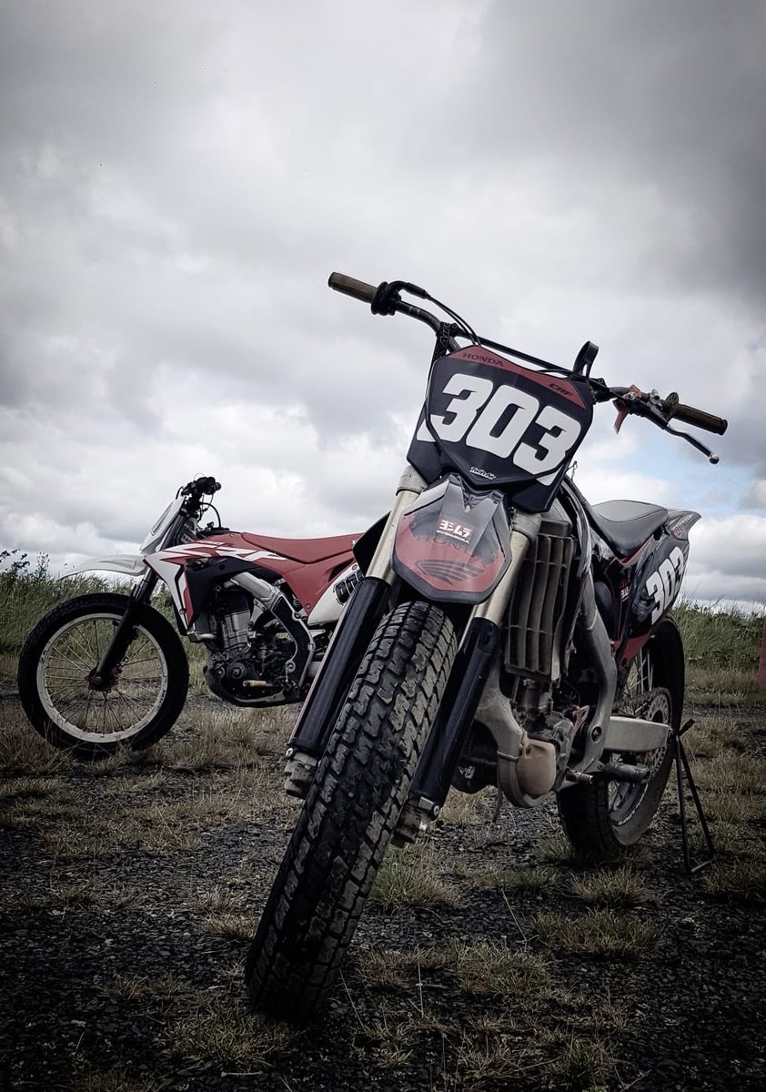 We still have availability on our open practice on 27/09 this is our last practice of 2020!!
All classes of flattrack welcome
Speedway/grasstrack upto 250cc
£50 per rider
Limited numbers so plenty of track time 🏁
If you would like to book please email: contact@rideandskidit.com