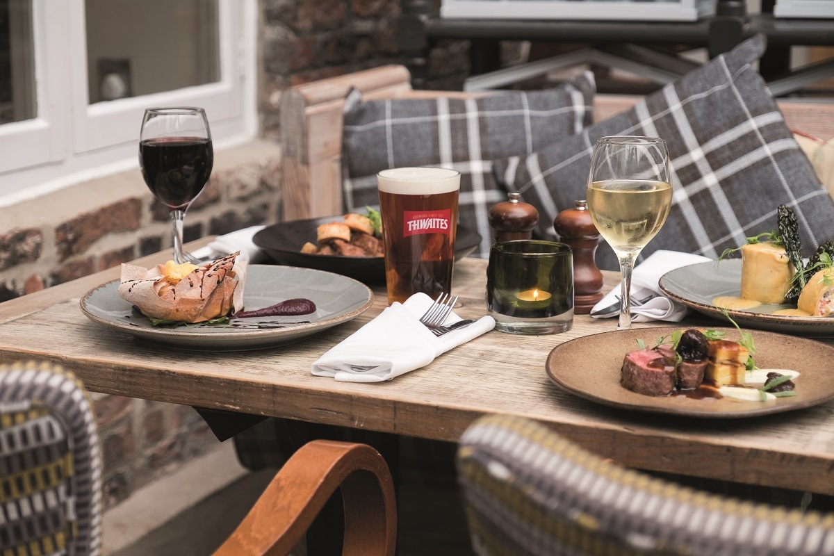 Our favourite kind of Monday evening...

Enjoying a tasty evening meal with a pint of Thwaites' very own! Ready to join us?

Book at orlo.uk/judgeslodgingy…