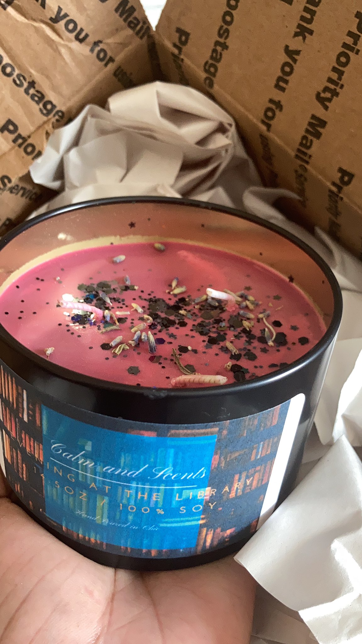 Just got my library candle from @calm_scents! It smells heavenly gonna burn it now ❤️❤️❤️ https://t.co/gHfOIx8puR