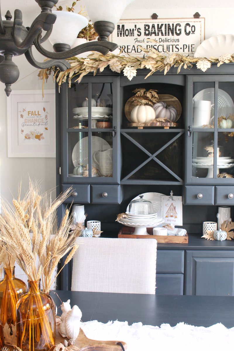 Jenn from <a href="/Cleanscents/">Clean and Scentsible</a> rounds out today's fall home tour series with her gorgeous dining room decked out for fall! cleanandscentsible.com/neutral-fall-d…
