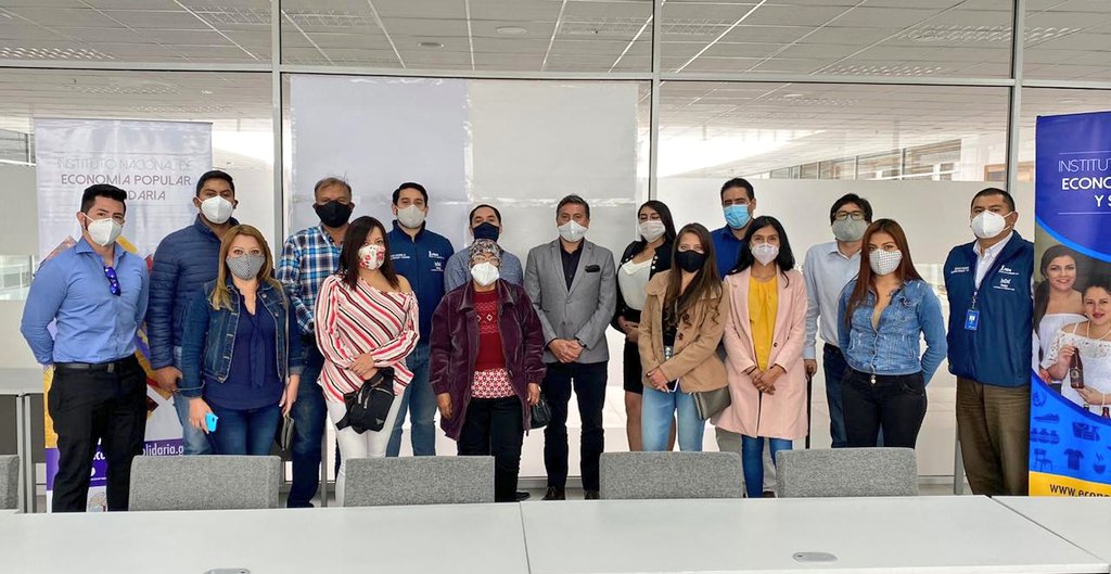 En #Quito, nuestro Coord. Gral. Técnico <a href="/andres_viz/">José Andrés Vizuete</a> lidera la mesa de trabajo desarrollada con representantes de la Cámara #EPS de Quito para fortalecer sus actividades económicas y productivas, a través de la #RutaDeFomentoEPS. ¡Juntos generamos mejores oportunidades!