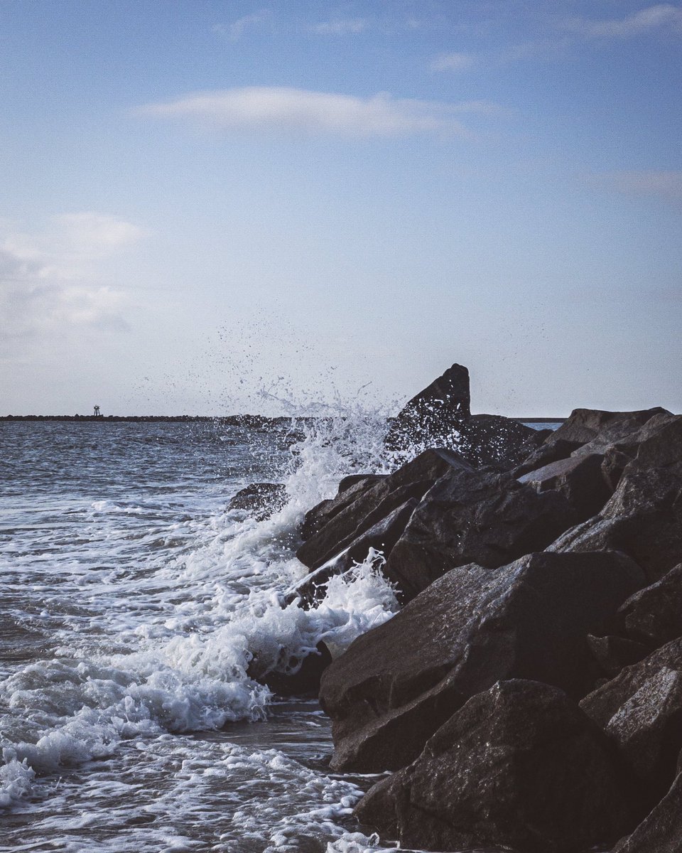 BenCoyPhoto's tweet photo. #HappyMonday from our coast to wherever you might be!
#ocean #travel #photoraphy #nature #beachlife #gardencitysc https://t.co/ZgtIKEG3rl