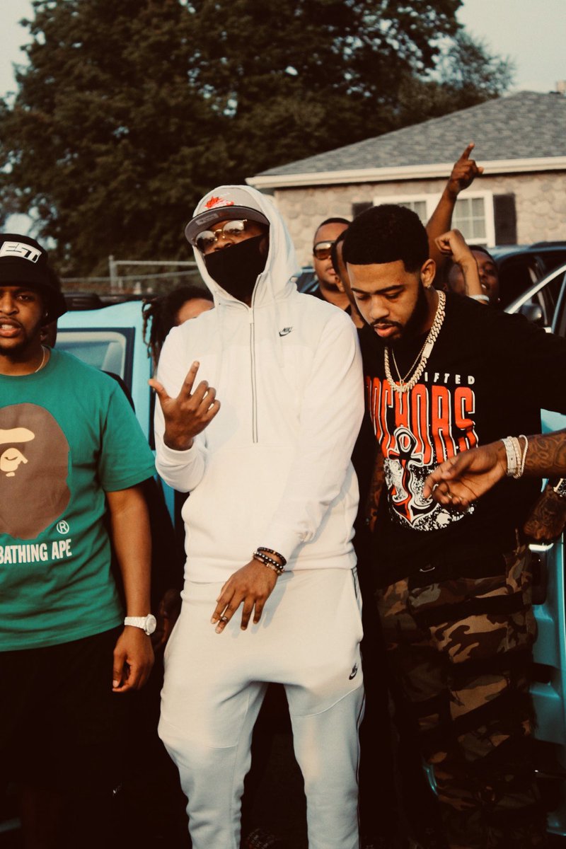 ABM_CAPO's tweet photo. I’m “Got 5 thousand on the 4 I gotta hit this for the team, rolling dice hitting my black yelling 3 hoes and me” #4THEPOINT OTW

#MARTI #EST #CMG #ABMFAO #RIATA #REALRAP #ALLIKNOW #THEILLEST https://t.co/CYypP6tLPC