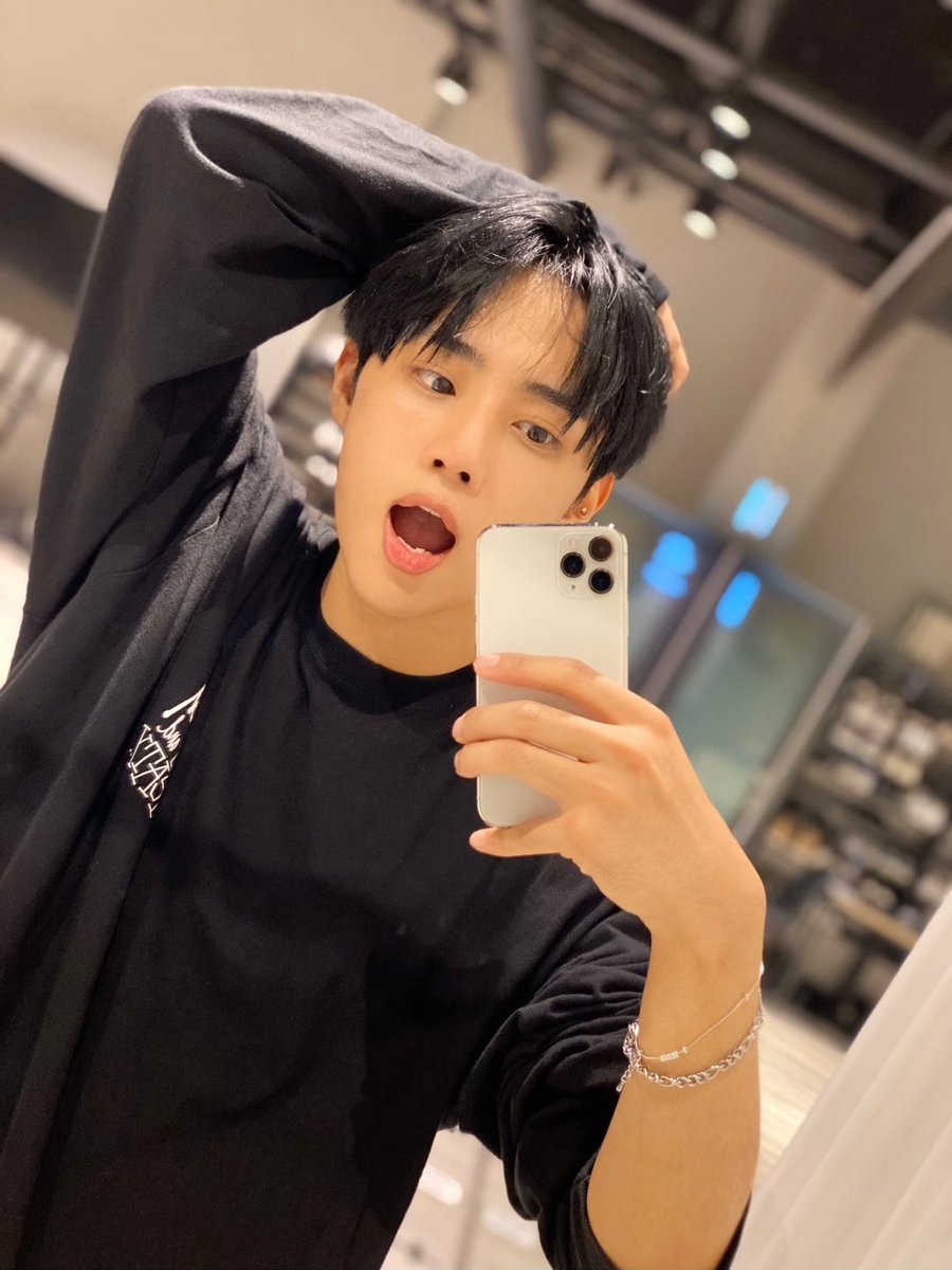 WE_THE_BOYZ's tweet photo. [선우] 콘서트와 컴백 아자 아자!💕💕💕 https://t.co/ipSdSMjQj0