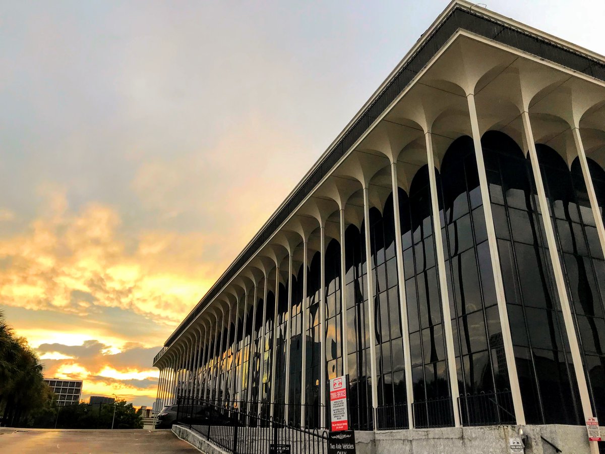 HoustonPlanning's tweet photo. It's #MidModMonday. Check out the historic Jefferson Chemical Building on the corner of Richmond and Buffalo Speedway. Designed by architects Neuhaus and Taylor in 1965, it is one of Houstonโs best Formalist style buildings. #HoustonHistory #HistoricHouston #MidCenturyModern https://t.co/oXxbW5x39t