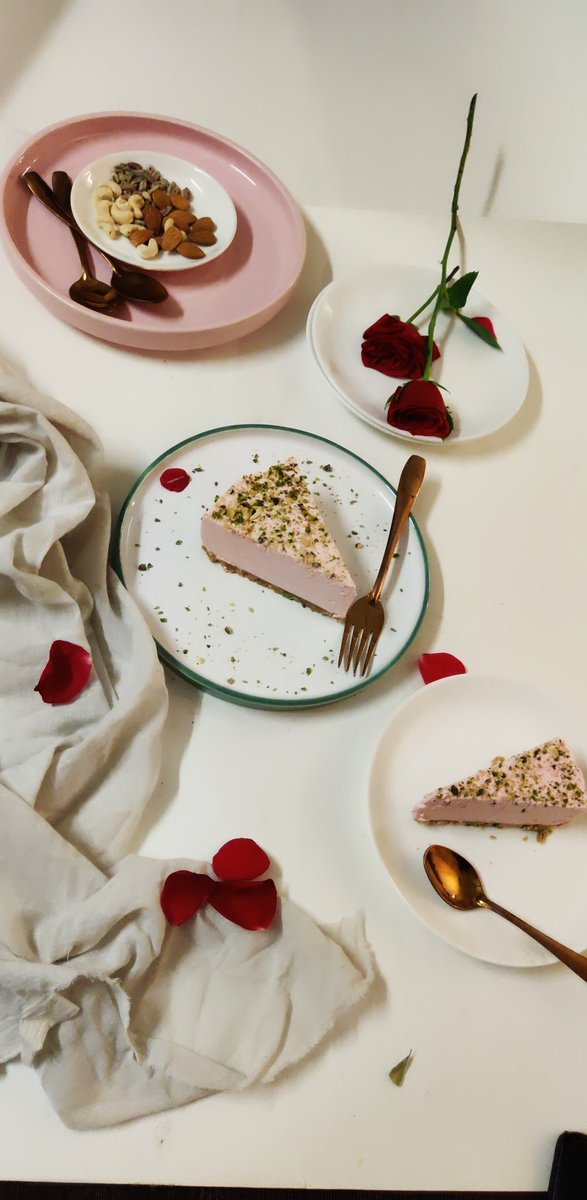 kajal8080's tweet photo. Rose &amp; nut cheesecake 🌹🌰🎂
.
.
.
#dessert #cheesecake #labnesedessert  #Mediterraneandessert #foodie #foodphotography #MondayVibes #plating #goodfood #moodshots #PictureOfTheDay https://t.co/8UEWqaHOTM