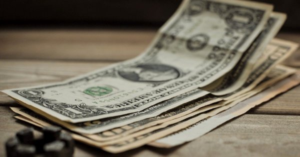 ecoanalitica's tweet photo. .@aroliveros y @barcenasluis confirman que Venezuela completará otra contracción económica, el séptimo año consecutivo, cuando llegue diciembre. https://t.co/SUNipQxZMz (Vía @EfectoCocuyo) https://t.co/D3RTwktSsR