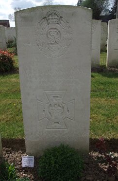 RE_Hist_Society's tweet photo. #OTD in 1914 Captain William H Johnston RE of the 59th Field Company operated rafts under fire at Missy-sur-Aisne, an action that led to him being awarded a VC #SapperVCs #KnowYourSappers See his VC at the @REMuseum and read more about his actions here: https://t.co/Nn1m8YDOy7 https://t.co/rpttEV1Cvo