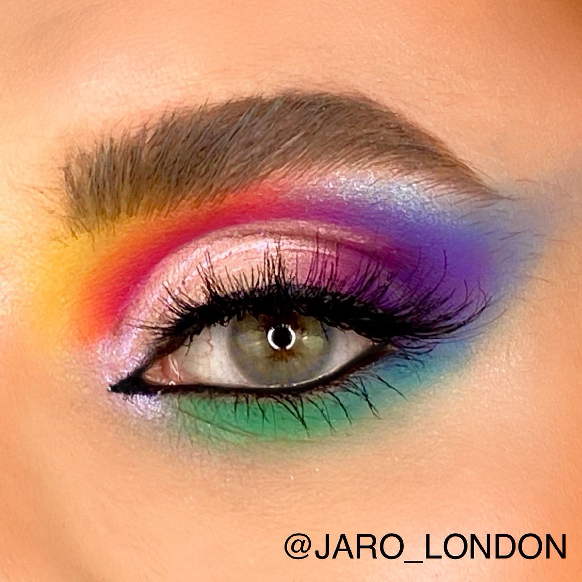 jaro_london's tweet photo. @TheCrayonCase I love #themattebook 🥰 one of my top palettes 🤩 https://t.co/gPiRhLclez