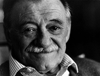 LetrasBreves's tweet photo. "Usted no sabe como yo valoro su sencillo coraje de quererme."

Mario Benedetti.

A 100 años de su nacimiento. https://t.co/b1vzEmAcq6