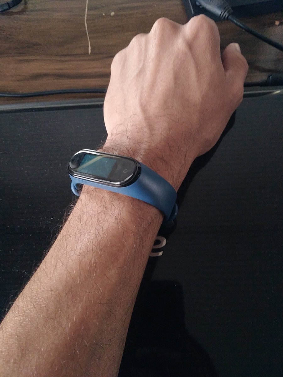 jorgeh_moura's tweet photo. E os recebidos de hoje foi a pulseira da minha mi band4 pra combinar com a capinha do meu celular da redmi. Muito cadelinha da #xiaomy mesmo né amores? Kkkkkkk https://t.co/g7rJl6lq8S