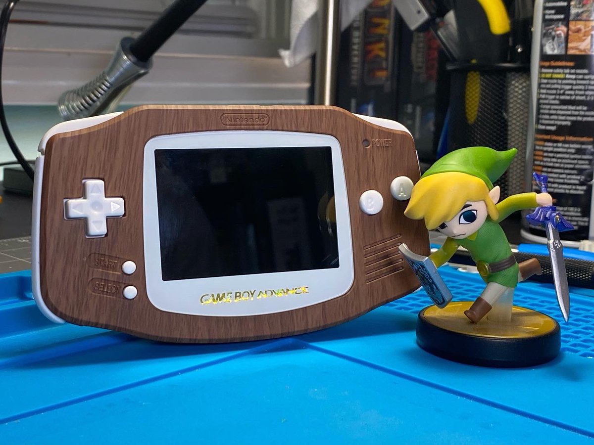 ellelongwell's tweet image. If you didn’t get enough of the last wooden Game Boy, good news! I’ve got more for you! 🥳

Honestly, the wood casing looks just as good on this GBA as it did on the GBC. 😍

#handheldlegend #gameboy #gameboymodding #gameboyadvance #nintendo #modding #retrogaming