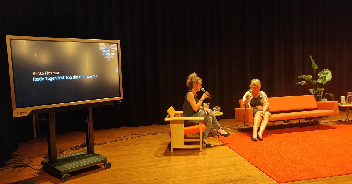WillemvZeeland's tweet photo. Tegenlicht meet-up in de nieuwe Utrechtse bibliotheek op het Neude met  Britta Hosman, regisseur van de Top Der Onmisbaren.
#tegenlicht #vpro #utrecht https://t.co/whjDfZ3NmA