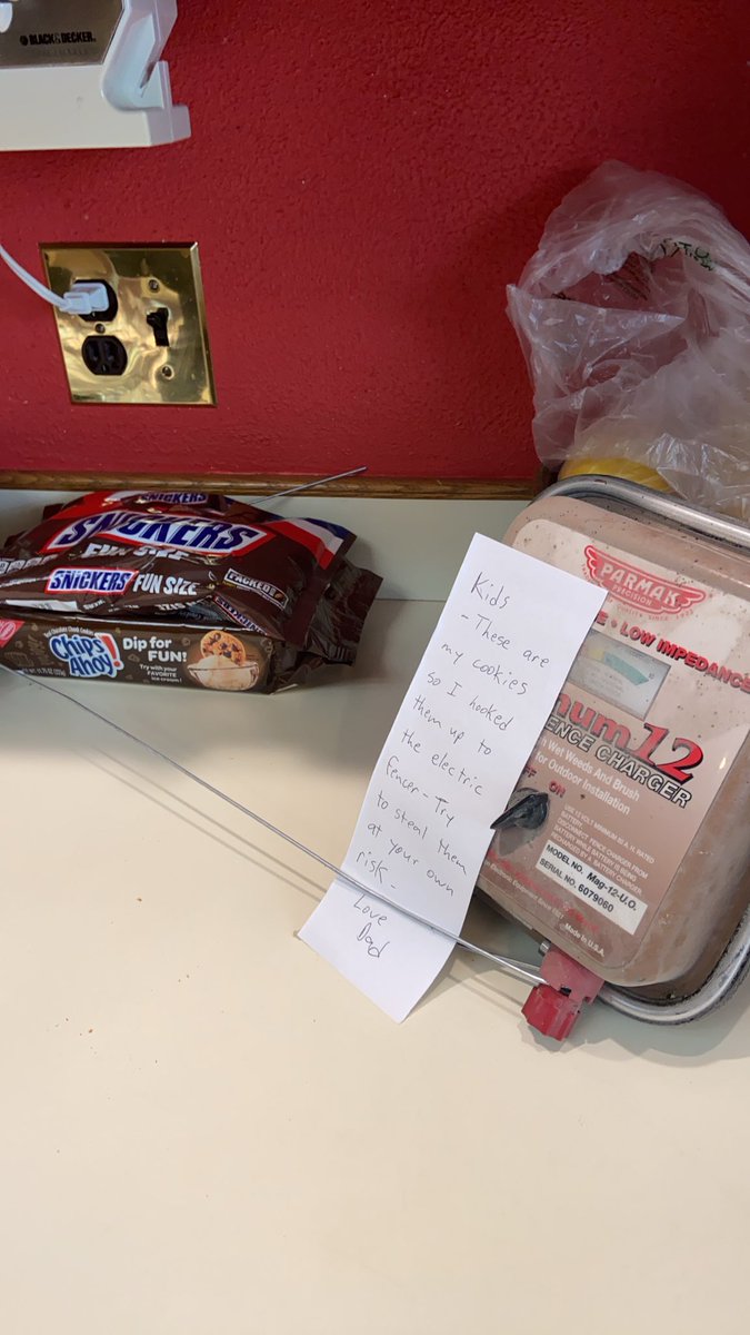 BlairKellie's tweet photo. This is what #harvestsnacks have come to in our household. #dadvskids #electricfence #savethecookies @AndrewJBlair3 https://t.co/6JcC5LNeoA