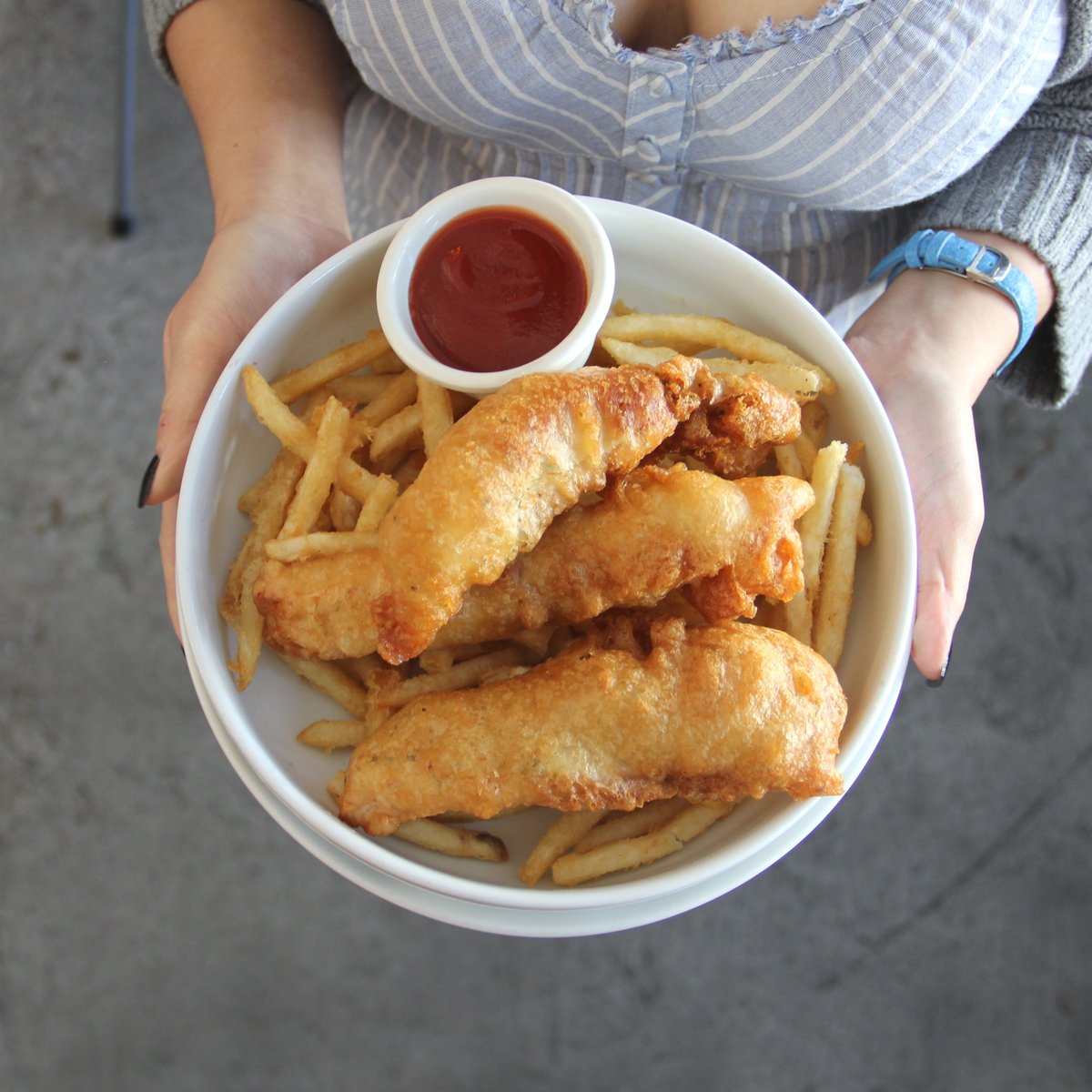 Our top choice chicken tenders &amp; fries with a beer 😱 #DowntownAnaheim #PCH

𝐖𝐞'𝐫𝐞 𝐎𝐩𝐞𝐧! - 𝐏𝐚𝐭𝐢𝐨 - 𝐇𝐚𝐩𝐩𝐲 𝐇𝐨𝐮𝐫 𝟐𝐏𝐌-𝟕𝐏𝐌

Online ordering &amp; no waiting 👍🛒
thecurehb.com/order