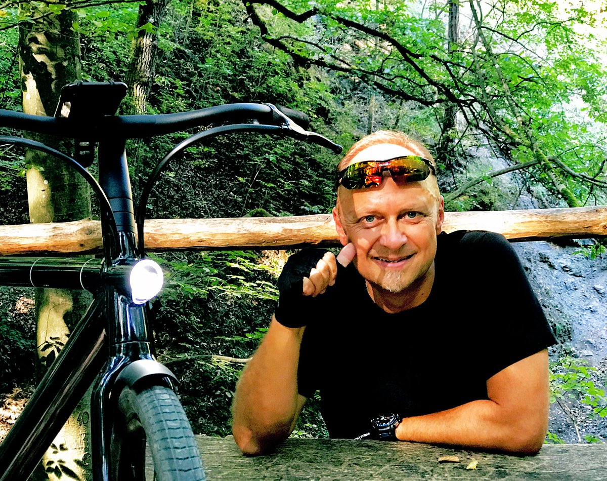 jozsefsteiner's tweet photo. Urban bike in the nature #vanmoof https://t.co/MUeFMmV1x0