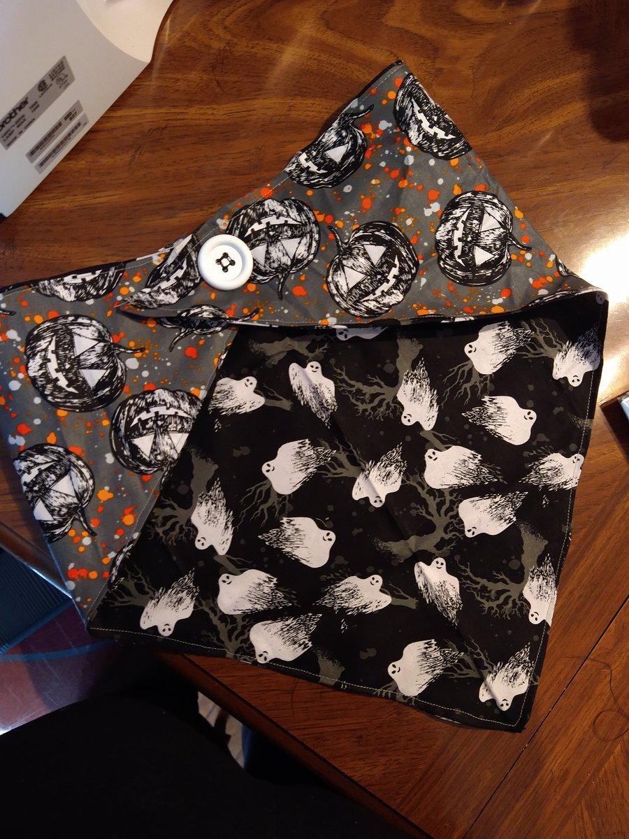 Misosoupderg's tweet photo. Win a free Halloween bandana! 
Giveaway!!!

How to enter!
~~Like this post!
~~you must follow me!
~~share this post!

Giveaway will end October 1st!

Just pay shipping on your bandana :) 
Thanks! And good luck! https://t.co/xpIVe1c2mL