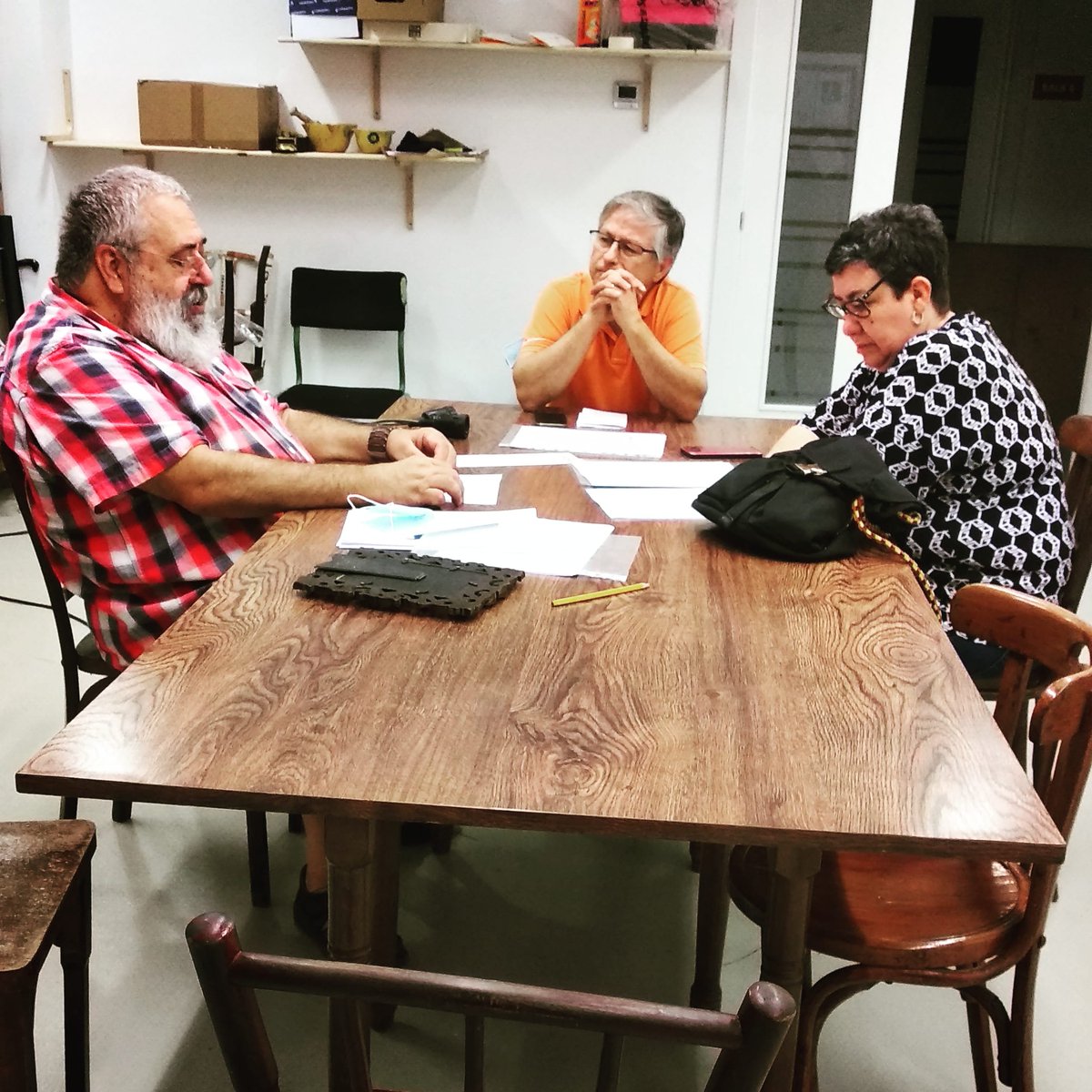 saodeponent's tweet photo. Nova jornada preparant la nova temporada amb els companys de @TeatredeButxaca #assaonadament #confinadament #Culturaenacció https://t.co/zakHoIXg8t