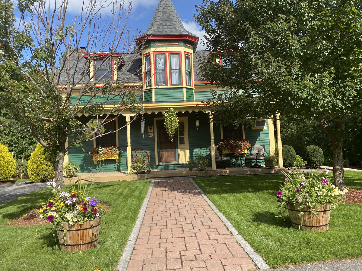 kathleenluvstea's tweet photo. Look at this house! We came across it on our drive yesterday. Isn’t it fabulous!? And those window boxes! 
Do you think they’d notice me having tea on their porch? #letshavetea #teahour #paintedladyvictorian https://t.co/E3kTRxQniV