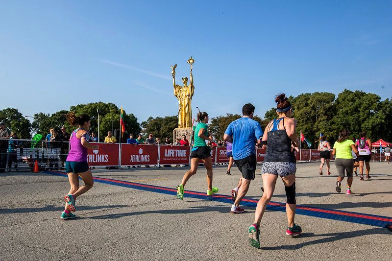 ChicagoHalf's tweet photo. Our first stop on the Green Line... Jackson Park! Home of our very own #CHIHalf live event and the iconic Statue of the Golden Lady (check out more info on our FB/IG pages!) What has been your favorite part of our live event weekend? #RunTheL #RunCHI #MedalMonday https://t.co/A2T9tB9ugn