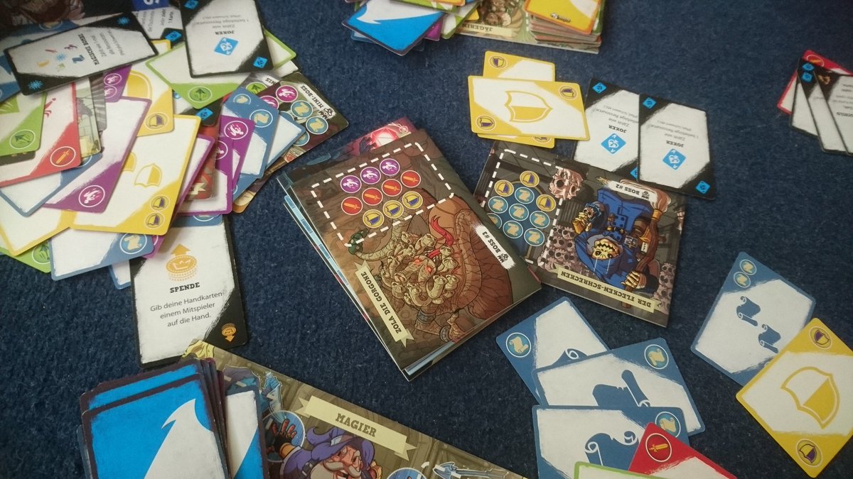 MissBayBee_de's tweet image. Heute konnte ich wenigstens mal wieder in Ruhe mit meinen SuS spielen. Hits sind immer noch #ComboColor und #WerWars...
Neu dazu gekommen nun #LoveLetter und #5MinuteDungeon. 
So langsam bekomme ich sie zum Spielen 😍