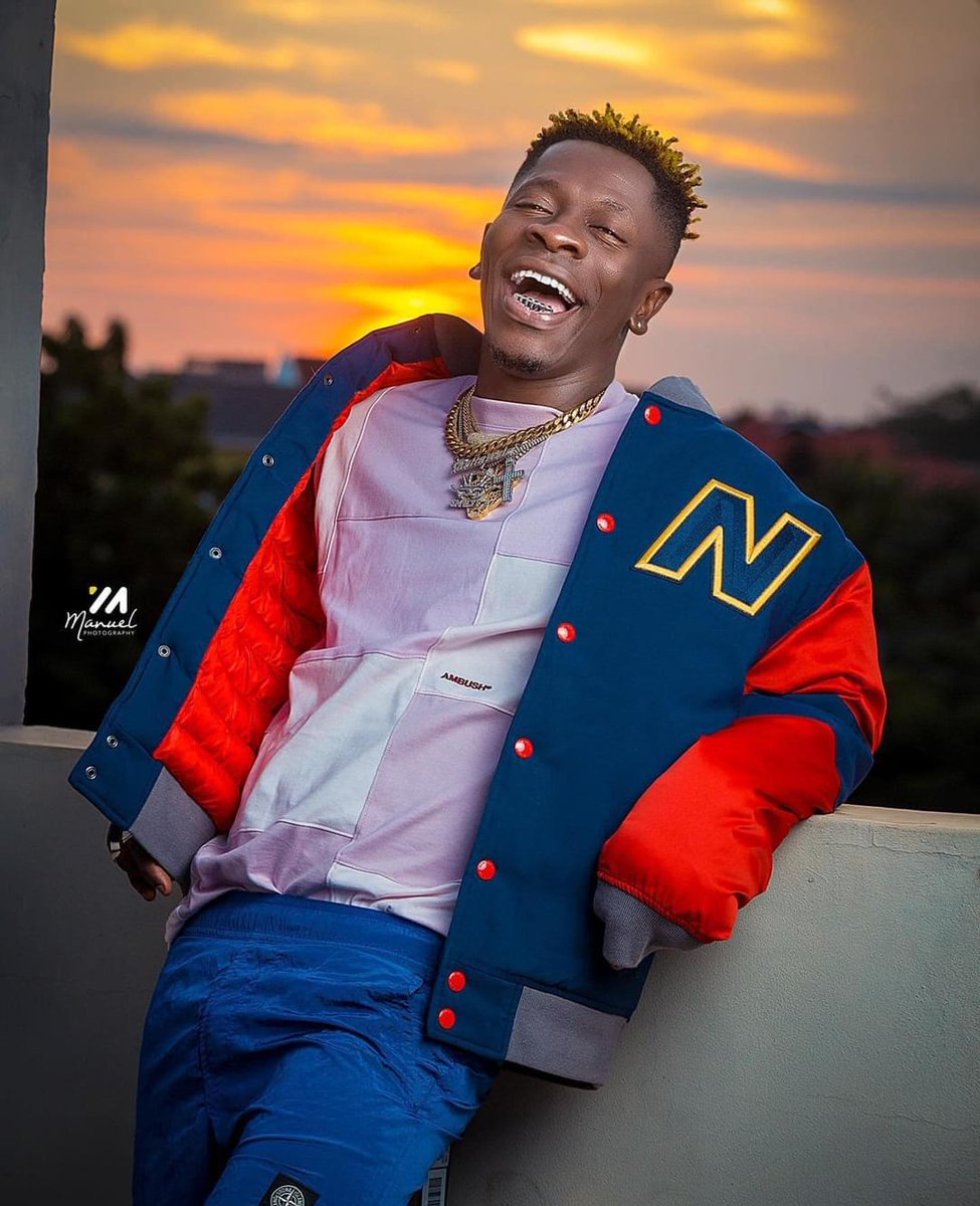 DecyBwoy's tweet photo. #Stonebwoy was supposed to drop #BlazeDem 8pm but immediately he heard #Automically he had to return back to the studio to backup with his lyrics ππππ https://t.co/mrDjncfJbK