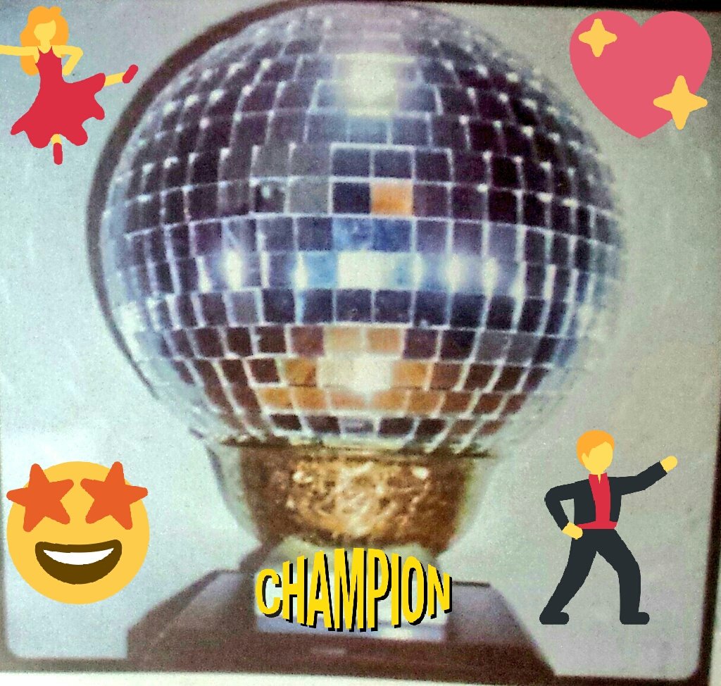 Mommyof4boysD's tweet photo. Hey Dman Just want to Welcome my FAV Dancing Man The One & Only @derekhough back to the Ballroom tonight @DancingABC This #1FanForOverADecade is beyond thrilled you are a judge ☆ Shine your light on this show again & do your magic ☆Love you! XO #DerekHoughToTheRescue https://t.co/RhZBYN7Yt3