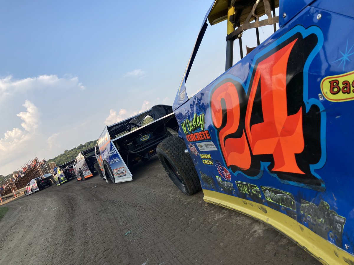SummerNationals's tweet photo. It’s DIRTcar @SummitRacing Modified Nationals race week‼️

This Fri-Sat, Sept. 18-19, the #SummitMods take to Cedar Ridge Speedway in Morgantown, KY for the #HopeForHarlie championship weekend!

$1.5k-to-win Fri, $3k-to-win Sat. Get all the updates right here 📲 https://t.co/csajewys5n