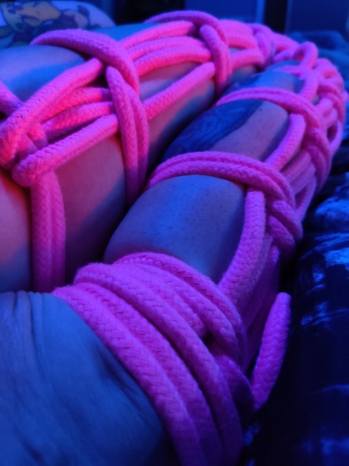 My first ever #shibari attempt what you think? https://t.co/kK3tIEVYqc<a href="/tag/shibari"class="tags">#shibari</a>