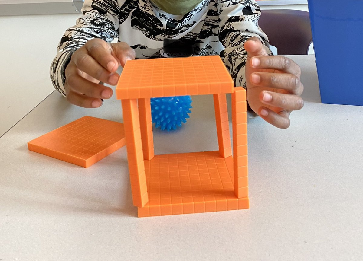 KennedyHubbard5's tweet photo. It’s been 6 months since we’ve used base-ten blocks so a little guided discovery with some place value mixed in to welcome students back to 4th grade #sixfeetapart #ell #coteaching #firstsixweeks https://t.co/drdbwQ2lyZ