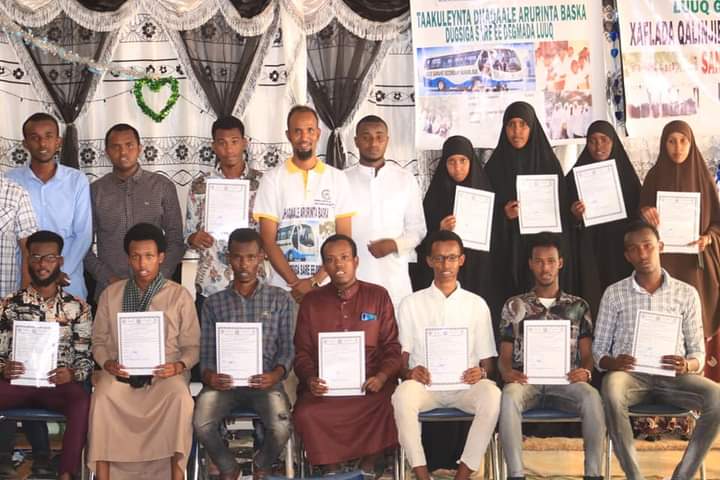 LuuqDC's tweet image. We hv organized a graduation &amp;amp; award giving ceremony 4 #Luuq Ganaane Secondary school's 2020 graduates whose final exams results positioned the school as the third best school in the country.
We thank our teachers, parents &amp;amp; anyone who contributed 2 our secondary school success.