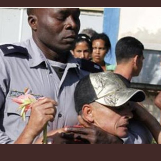No sé por que piensas tú, soldado , que te odio yo. 
Si somos la misma cosa yo , tú .
Tú eres pobre , lo soy yo;  ¿De dónde has sacado tú , soldado que te odio yo ?