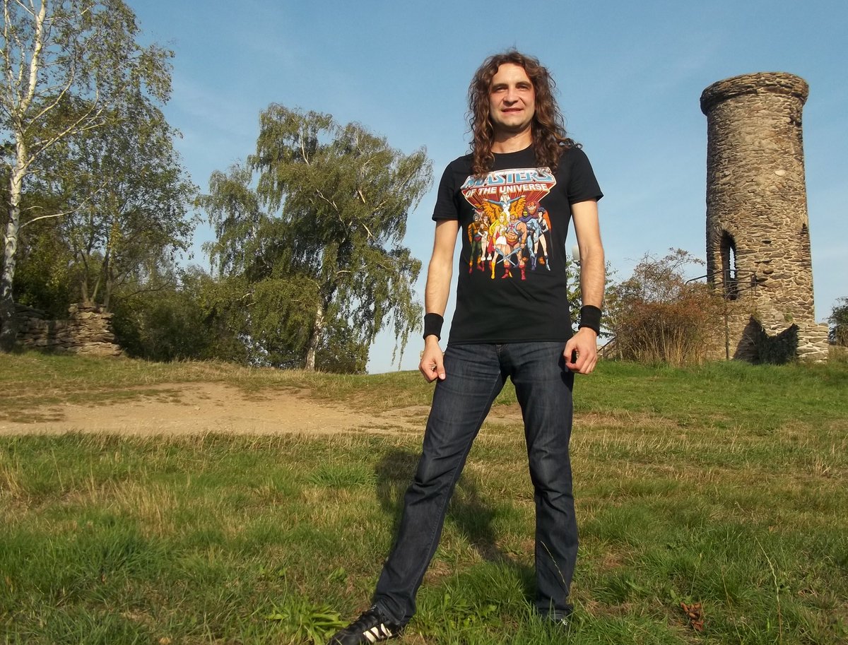 ThomasBartels83's tweet photo. Heute Nachmittag bei der Burgruine auf dem  Schreckenberg. 🏰🤠📸✨ 
Die MASTERS OF THE UNIVERSE habe ich hier aber leider nicht gefunden... 👕⚔️🌠🌌 ...da muss die Reise wohl weiter weg gehen! 😂☄️🌐🌌🤘✨ 

#Frohnau #Schreckenberg #motu #MastersoftheUniverse #MetalThom https://t.co/Zjz7rdRR2X