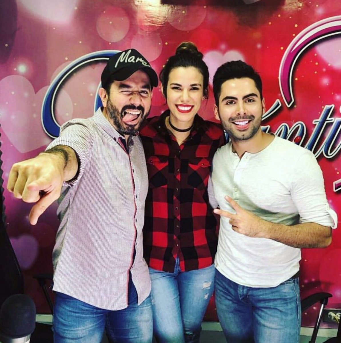 macero25's tweet photo. FELIZ DÍA DEL LOCUTOR!!! @radioramasin @Fr3dLar @belebonilla #sinpelosenlalengua #SPELL #locutor #locutores #Radio https://t.co/EtURHUCt67