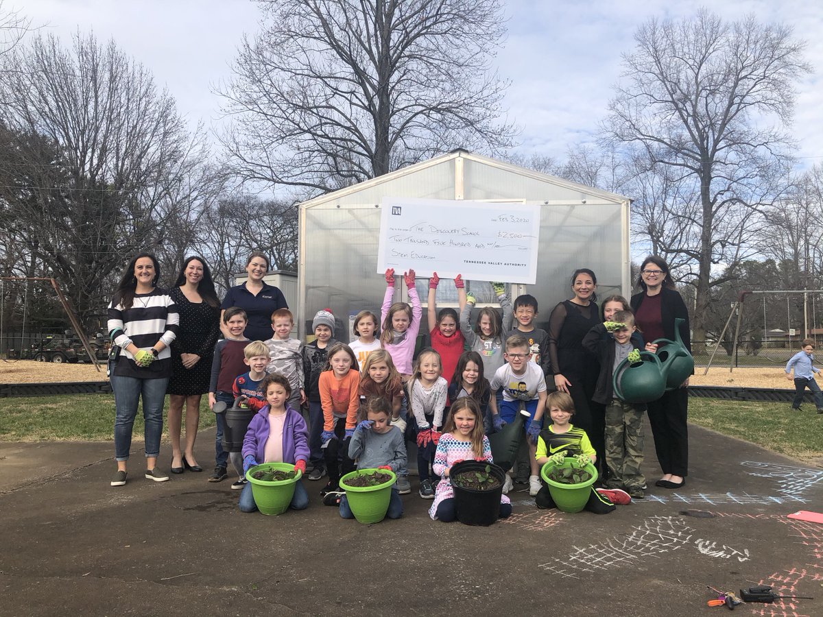 TVAnews's tweet photo. Calling all teachers! Our STEM grants are back for this school year! Submit your STEM project ideas for a chance to earn a grant for up to $5,000. Applications are open now and close October 16. Visit https://t.co/MM5vvYg0pg to apply and find more information. #TVASTEM #STEM https://t.co/6U7XEzAy6A