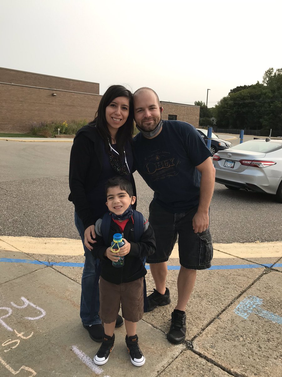 GreenleafGators's tweet photo. We are so happy to see our students! #196FirstDay #196Pride https://t.co/9x1ZnS1hcq