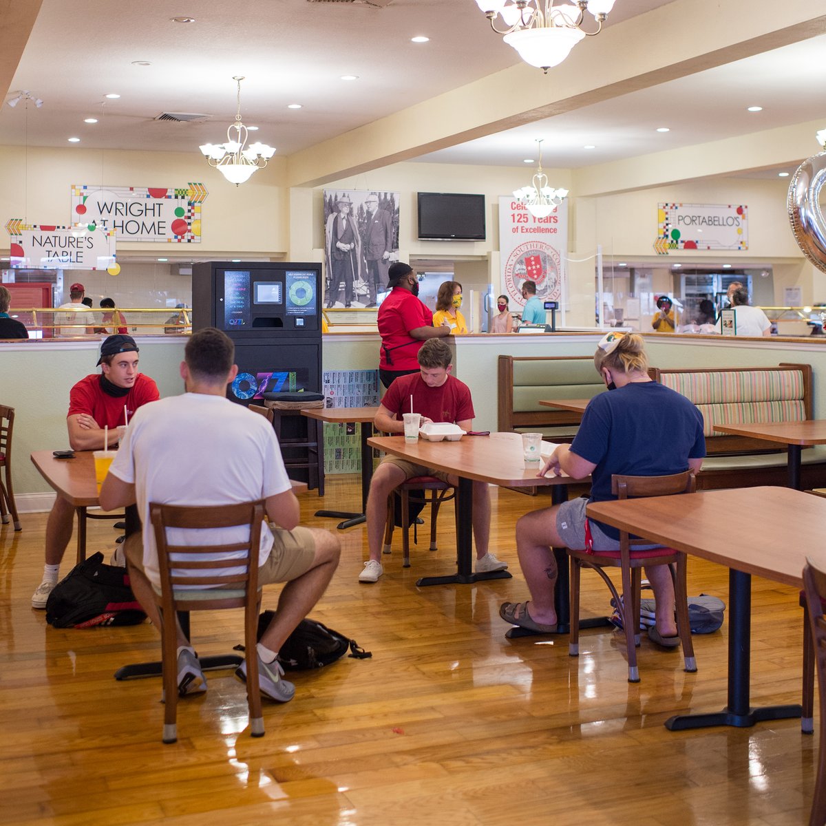 FLSouthern's tweet photo. Have you been to Wynee's Bistro? What's been your favorite meal? Thanks, Mocs, for staying safe and distanced, during meal time. We know there are a lot of rules. Let's continue the trend so that everyone can come back this Spring! #BeLikeMocsie https://t.co/mK147VD7zN